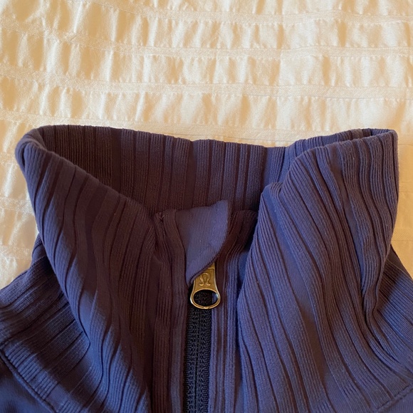 Lululemon Reversible Jacket - Picture 6 of 16